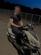 Herkules Pr5s Motorroller 50ccm (wird Für Bastler Abgegeben) Gerne Melden.