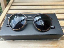 Stylische und elegante Sonnenbrille vonCERRUTI 1881