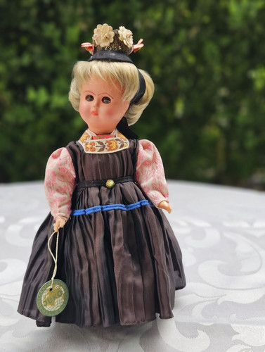 Trachtpuppe - , (dirndl)