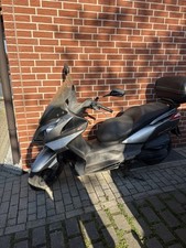 Roller Kymco Downtown 125i mit ABS Farbe Grau mit Topcase