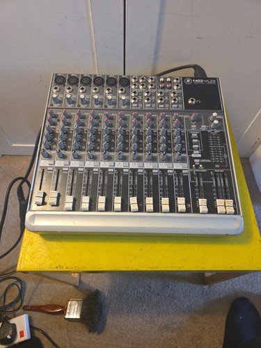 Mackie 1402 vlz3 14 - ^,