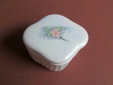 Porzellan-Döschen mit