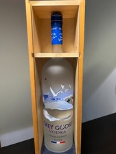 GREY GOOSE Vodka 4,5 Liter (450 cl) - volle Flasche in seltener Holzkiste
