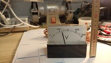 Altes funktionsfähiges Voltmeter für Wechselstrom 0 - 500 Volt