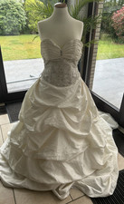 Weißes Duchesse-Ballkleid