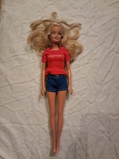 Barbie blonde, dicke, wellige Haare blaue Augen, Sommeroutfit Esprit-shirt 2000