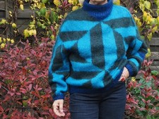 UNIKAT, Handgestrickter Pullover aus  67% Mohair, 28% Wolle, 5% Nylon, NEU