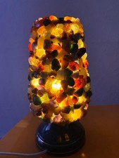 Märchenhafte Lampe aus Edelsteinen