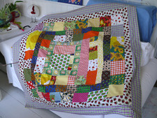 Patchworkdecke Quilt Handarbeit genäht  Baumwolle ca 145x 132cm Patchwork Kult