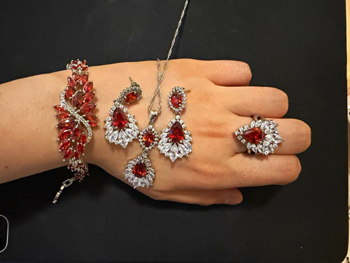 Schmuckset mit roten