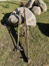 antike Holzski Lederriemen