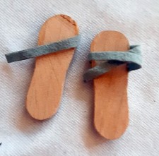 Klapperlatschen für Puppen wie Vintage Ken/Fred (kleine Füße)