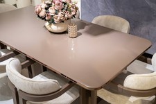 Esszimmer-Set aus Holz in