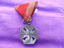 K.u.K. Orden, Karl-Truppenkreuz am rot rot-weiß gestreiften Dreiecksband