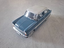 Ford Taunus 12 M; "Streifen-Taunus", blau/weiß, 1:18, Revell