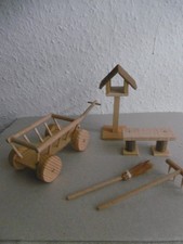 Krippezubehör  5 Teile / Natur / Leiterwagen - Vogelhaus - Bank - Besen - Harke