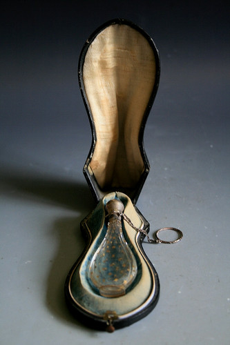 Antiker duftflakon aus glas - aus,