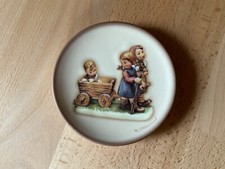 Göbel Hummel Miniaturteller  887 „Frohe Fahrt“ Sammelauflösung 1A Zustand 10cm