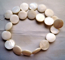 22 - 23  Muschelperlen