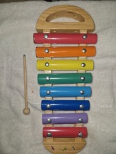 Xylophon aus Holz mit acht