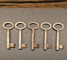 5 alte Kastenschlüssel