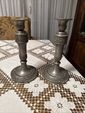Ein Paar antike Kerzenständer