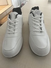 Nagelneuer Leichter Sportschuh Wegen Fehlkauf Größe 45 auch wenn 48 draufsteht