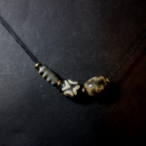 Dzi perlen amulett aus alten - dzi-perlen,