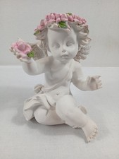 Weißer Engel mit Rosenkranz