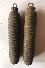 2 alte Uhrengewichte