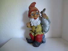 Gartenzwerg Fischer Angler Gartendekoration bruchsicher Kunststoff Figur Fisch