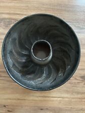 Alte Gugelhupf Backform aus Metall, Höhe ca. 10 vm, Durchmesser ca. 21 cm, 365 g
