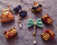 7 Weihnachtsaufhänger aus Samt Brokat und andere Stoffe - ca. 6x6cm - Geschenke