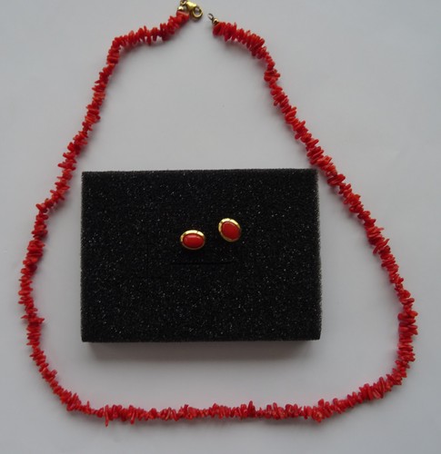 Korallenkette rot mit