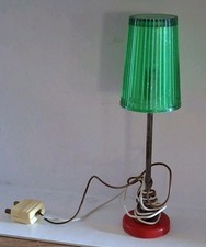 Stehllampe mit  grünem Schirm