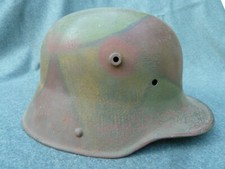 ORIGINALER Stahlhelm WK I mit der seinerzeit typischen Tarnfarben-Lackierung