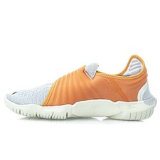 CD4549-001 Nike Free RN