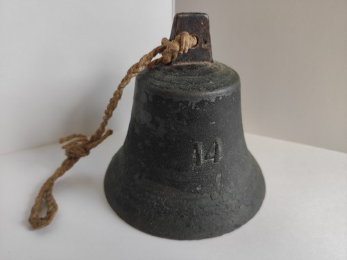 Alte glocke mit öse patina - alte,