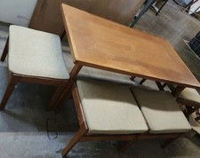 DDR Tisch inkl. 4 Hocker Massivholz