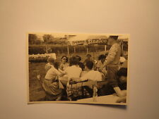 Gruppe Mädchen Jungen im Biergarten Brauerei Sturm ? Sinalco Sonnenschirm / Foto