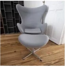 Egg Chair & Ottoman FRITZ HANSEN  hellgrau