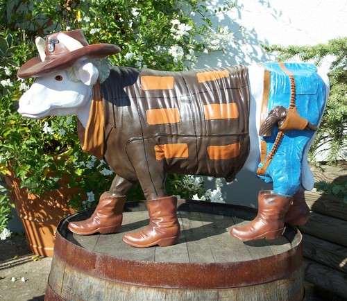 Kuh mit kunstbemalung - mit, cowboy