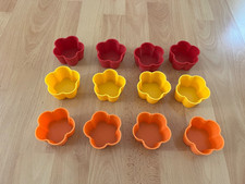 TCM: 12 Blumen-Muffinförmchen aus Silikon in rot, orange und gelb