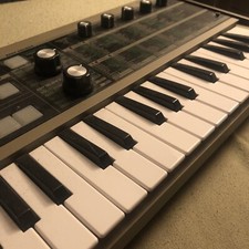 Korg MicroKorg Digitaler Synthesizer und Vocoder inkl Aufbewahrungskoffer & OVP