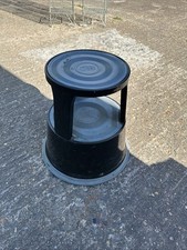 Schwarze Bibliothek Trittstufe