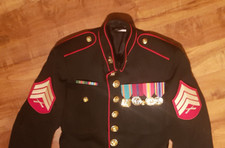 US Marines Service Uniform-Jacke US Gr. 37R  m.  Patches, Pin u. vielen Orden