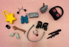 Monster High - diverses Zubehör, Taschen, Hände, Gürtel etc.