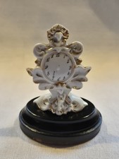 Porzellan Miniaturuhr auf Holzsockel