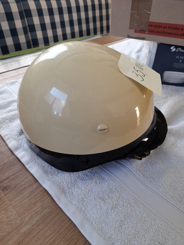 Ehemaliger polizeihelm - ehemaliger,