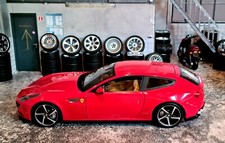 1:18 FERRARI FF Rot All Open